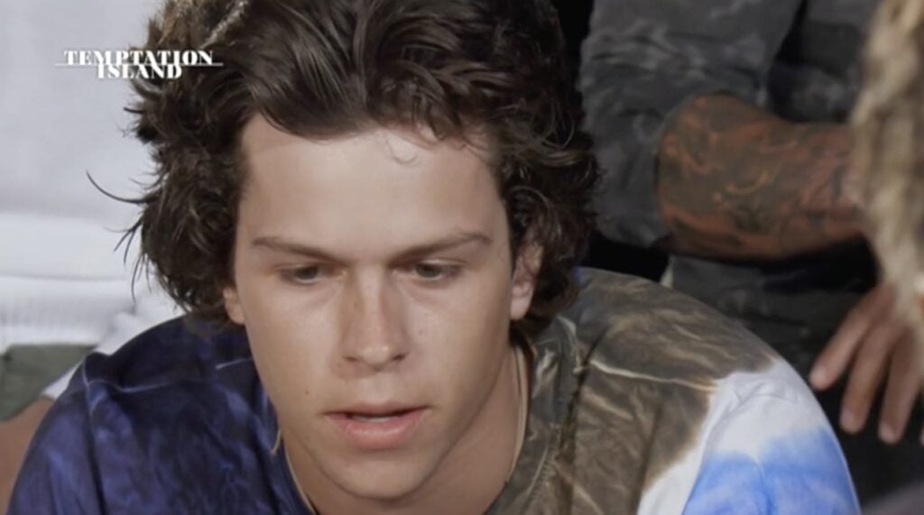 Temptation Island 2021 – la delusione di Tommaso al primo falò: il video della reazione