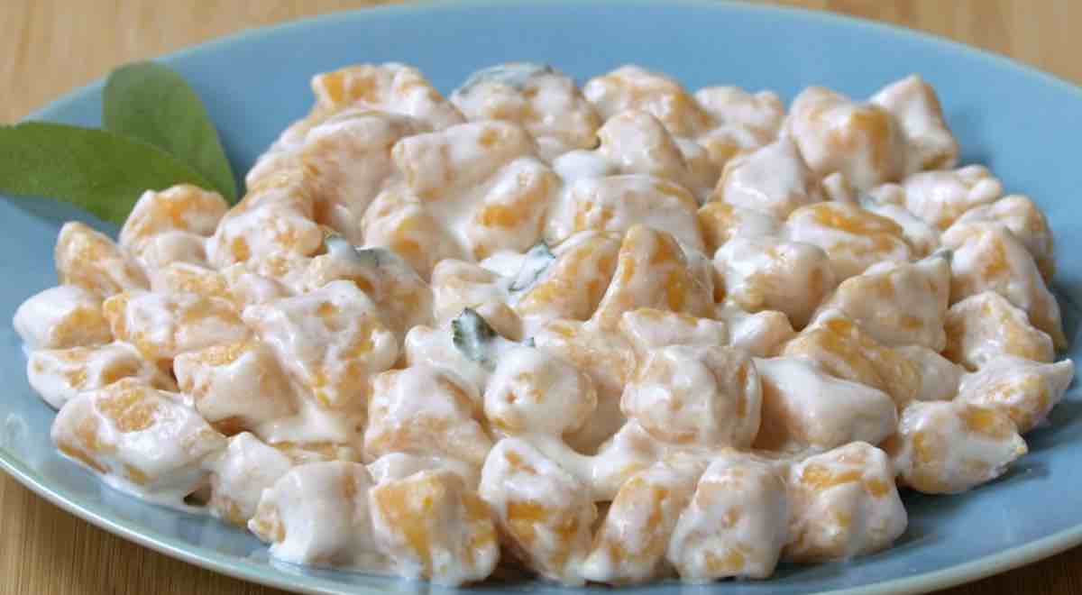 gnocchi di zucca e crema al formaggio