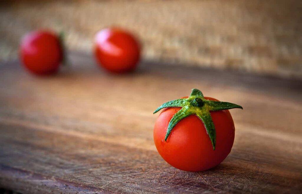 Attenzione alle diete ad alto contenuto di grassi: i pomodori possono aiutarti a mantenere il colesterolo sotto controllo