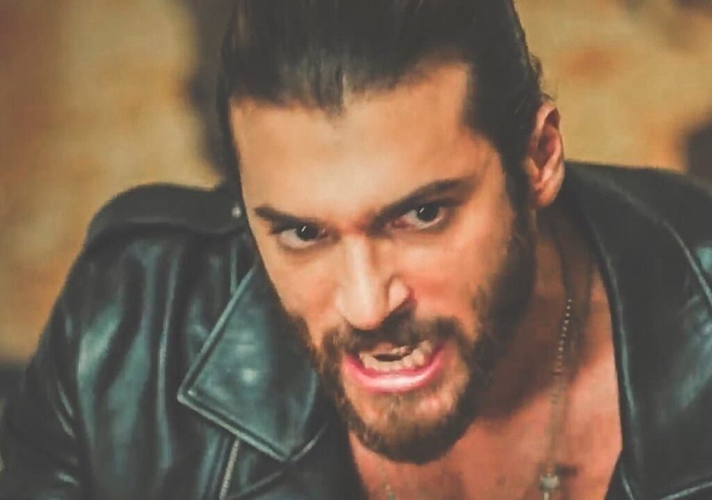 I fans si scagliano contro Greta Ferro. Interviene Can Yaman in sua difesa!