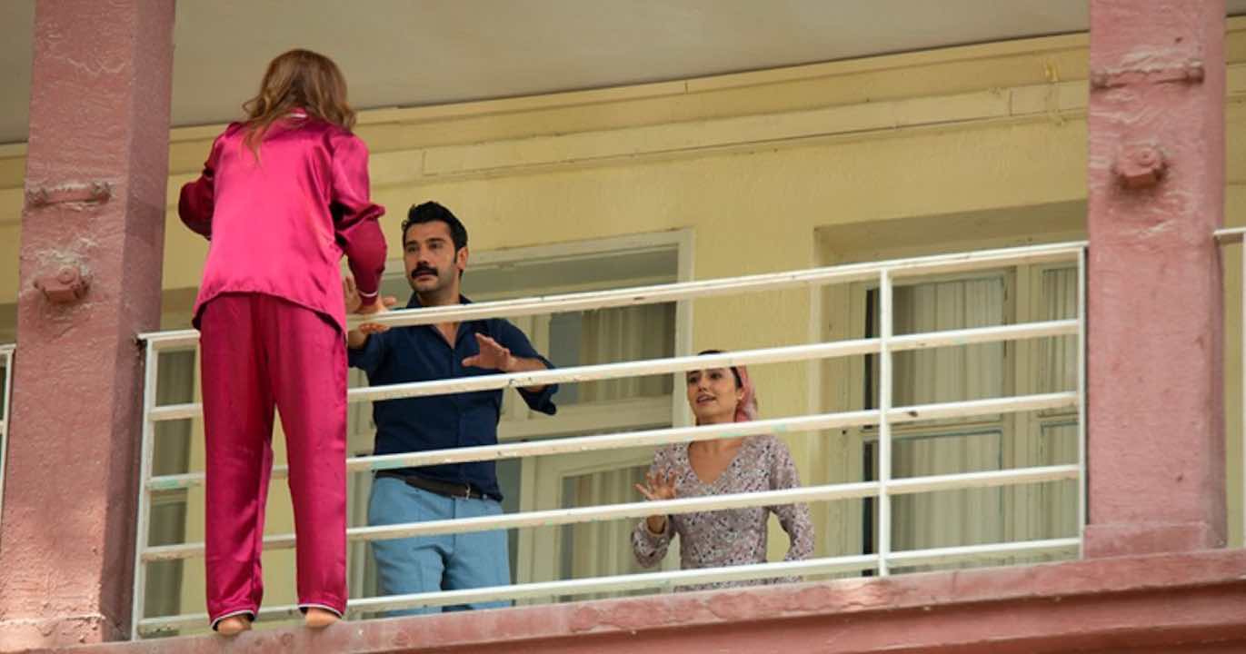 Terra Amara incredibile SPOILER 3^ stagione Zuleyha si butta dal balcone BiografiaVIP Terra Amara incredibile SPOILER 3^ stagione Zuleyha si butta dal balcone BiografiaVIP