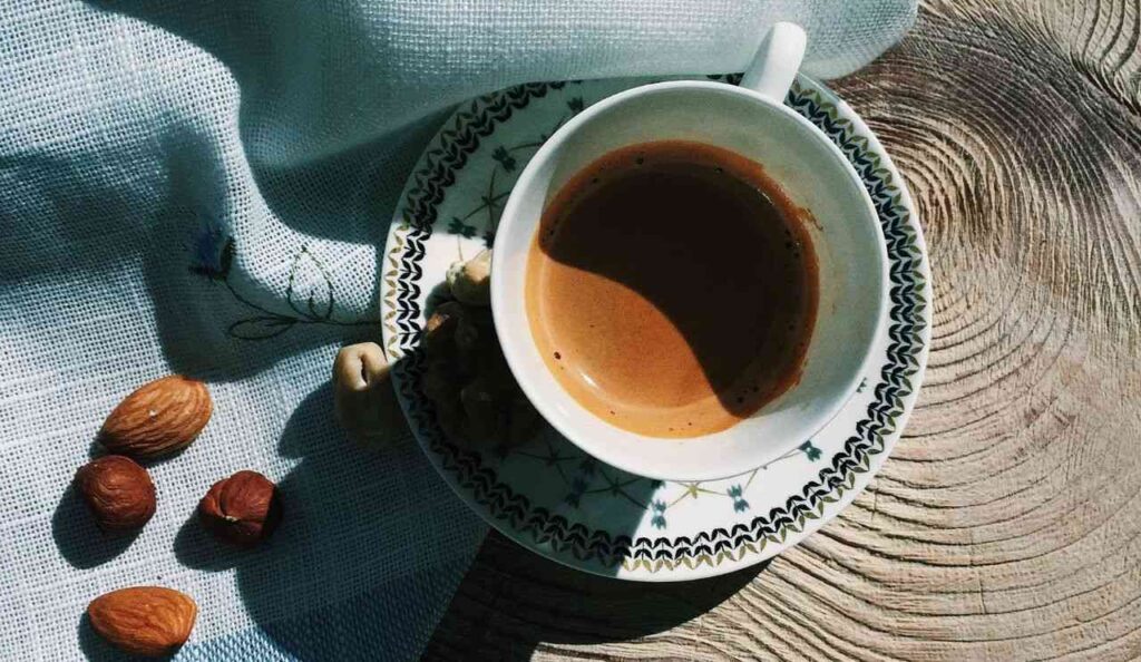 Bere caffè fa bene o male al cuore? Ecco la verità