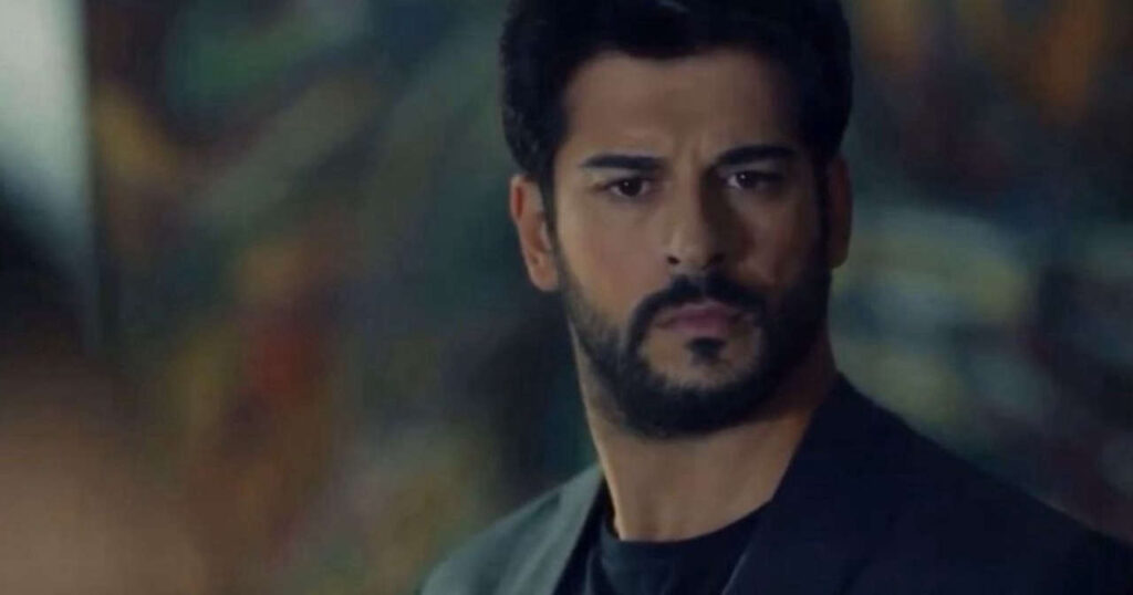 Kemal mentre scopre che i suoi segreti sono stati svelati