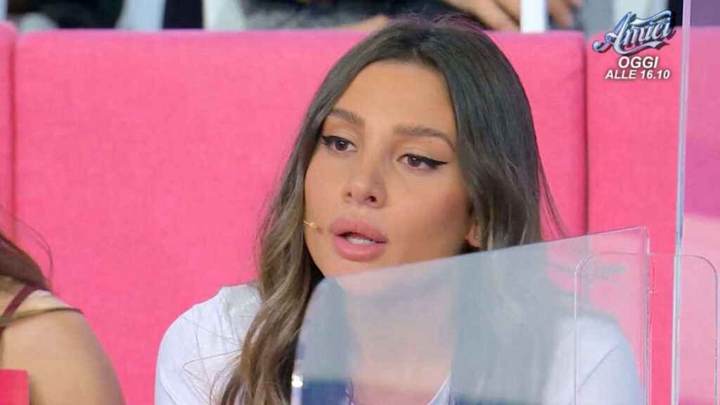 Uomini e Donne: il bacio inaspettato tra Gianmarco e Francesca scatena le lacrime di Cristina